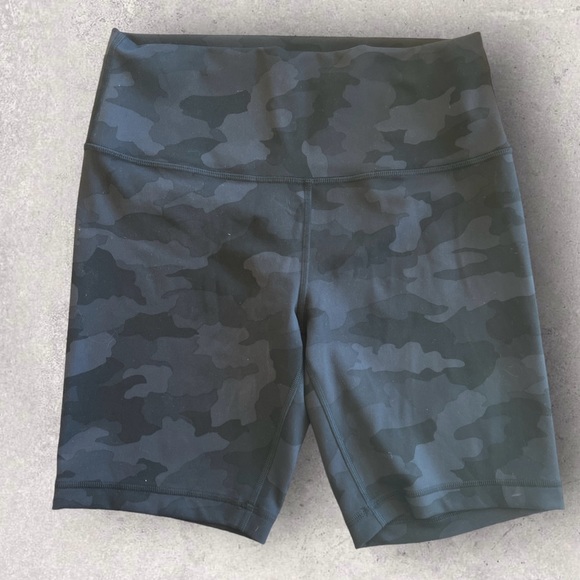 lululemon athletica Pants - Lululemon Wonder Train Bike Shorts NWOT